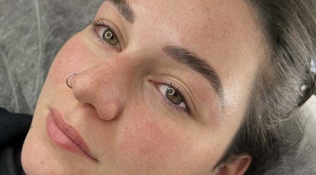 Detailed eyebrow treatment at Sculpted by Paris, Melbourne, Victoria, AU. Perfectly sculpted brows highlighted.