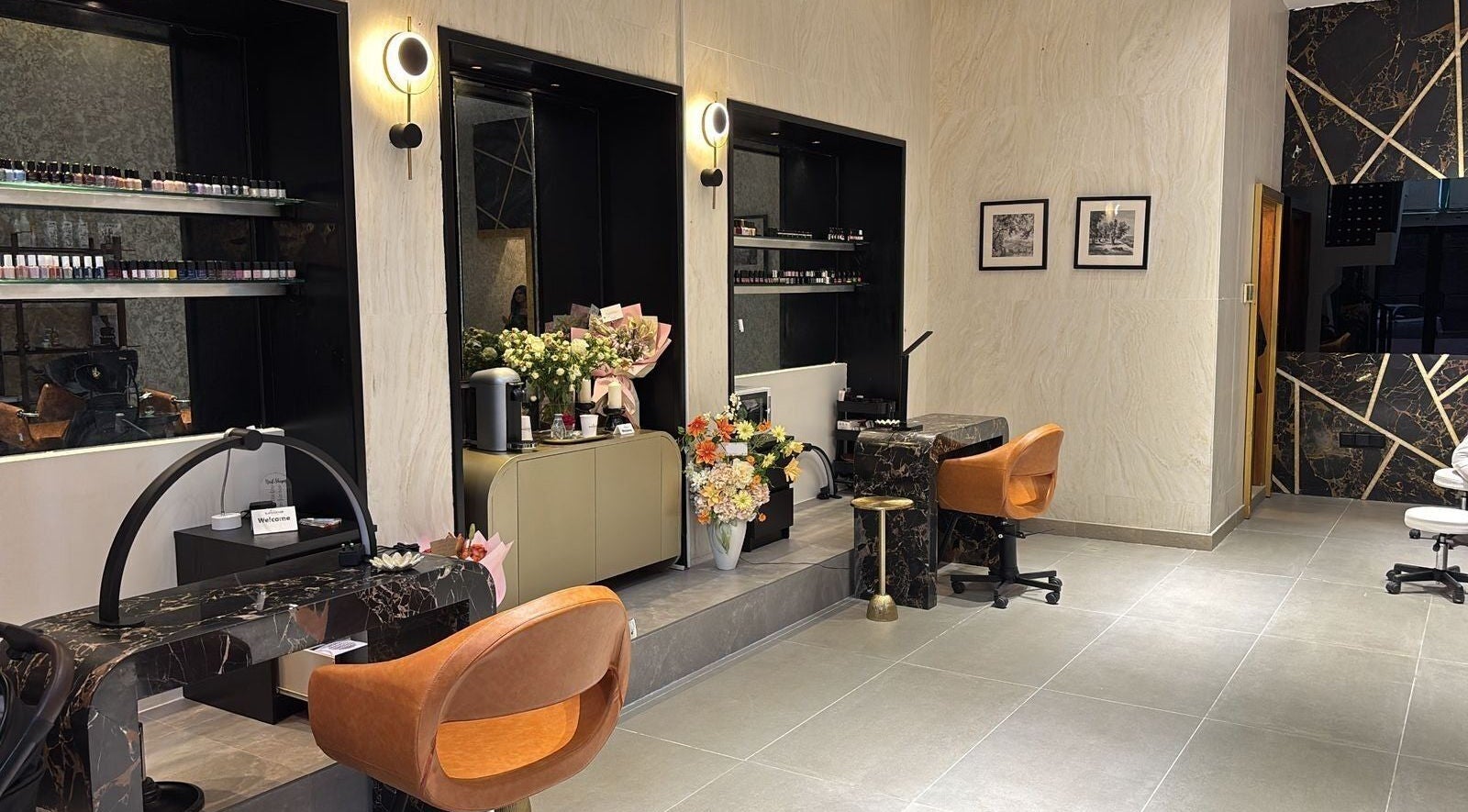 Chic interior of Rawan Star Salon in Jeddah, Makkah Province, SA showcasing elegant workstations and decor.