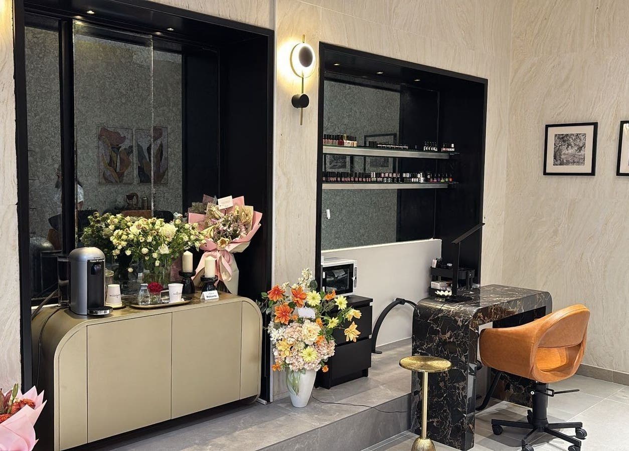 Chic interior of Rawan Star Salon in Jeddah, Makkah Province, SA, featuring modern decor and floral arrangements.