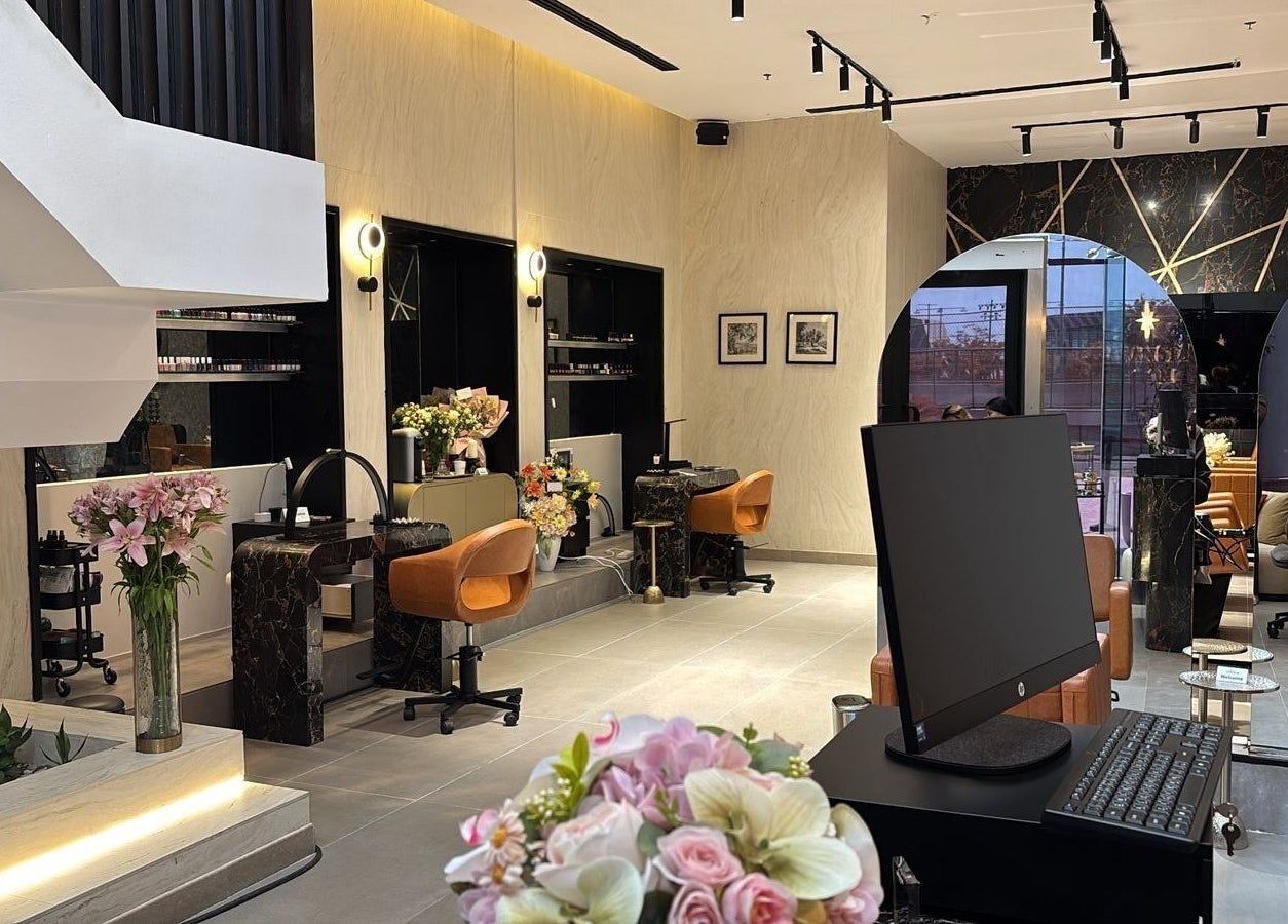 Chic interior of Rawan Star Salon in Jeddah, Makkah Province, SA with modern decor and comfy seating.