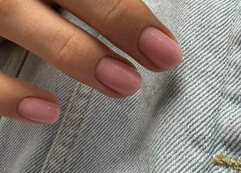 Элегантный розовый маникюр в NB Lena Ivanova, Щецин, Польша, PL.