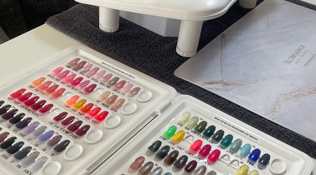 Palette de couleurs de vernis chez Exten’Cil, Vif, Auvergne-rhône-alpes, FR.