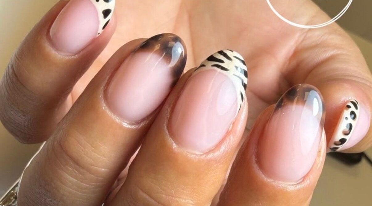 Designs d'ongles animalier à Exten’Cil, Vif, Auvergne-rhône-alpes, FR. Manucure élégante et originale.