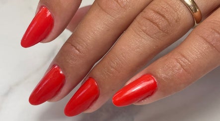 Unhas vermelhas elegantes no Marcela Paiva Unhas, Póvoa De Varzim, Porto, PT.