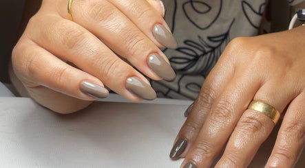 Unhas elegantes em tom neutro por Marcela Paiva Unhas, Póvoa De Varzim, Porto, PT.