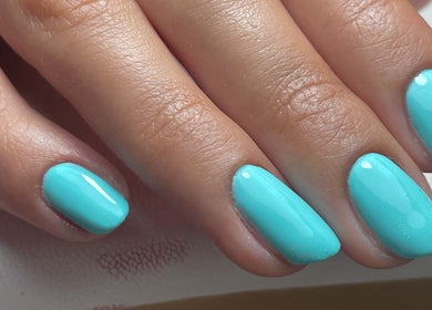 Unhas turquesas bem cuidadas no Marcela Paiva Unhas, Póvoa De Varzim, Porto, PT.