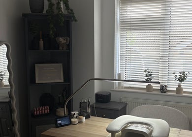 Calming spa room at Bydeedeelayy, Horsmonden, England, GB featuring a tranquil workstation and elegant decor.
