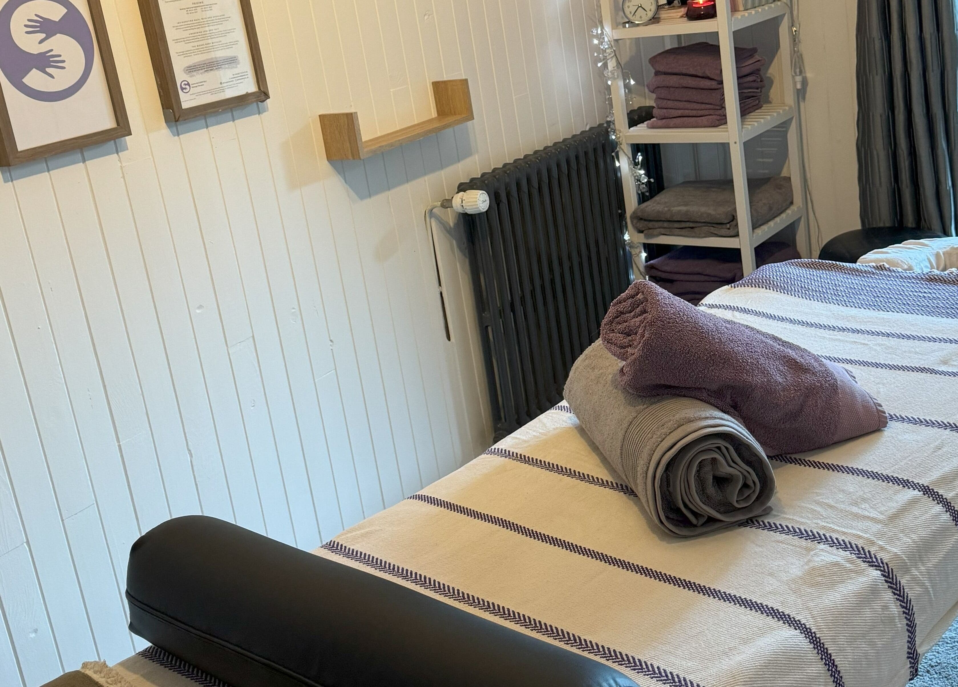 Massage room at Simple Touch, Saint-jean-d'aulps, Auvergne-rhône-alpes, FR, featuring a neatly arranged treatment bed.
