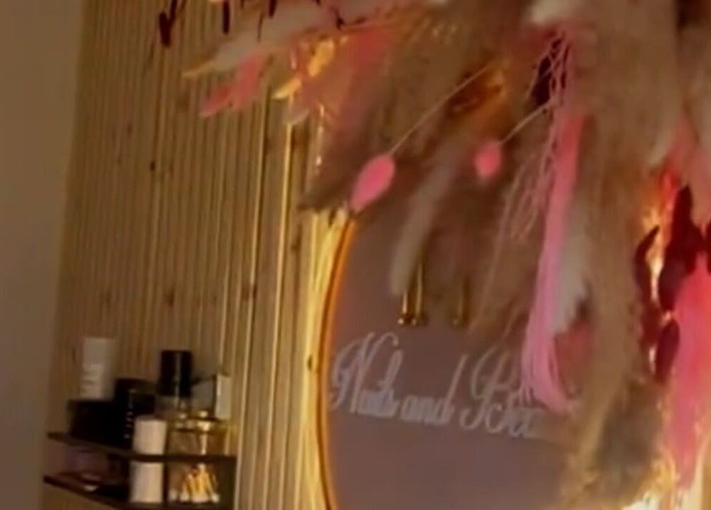 Elegant pampas decor at IRL Nails and Beauty in Leicester, England, GB. Warm ambiance with stylish aesthetics.