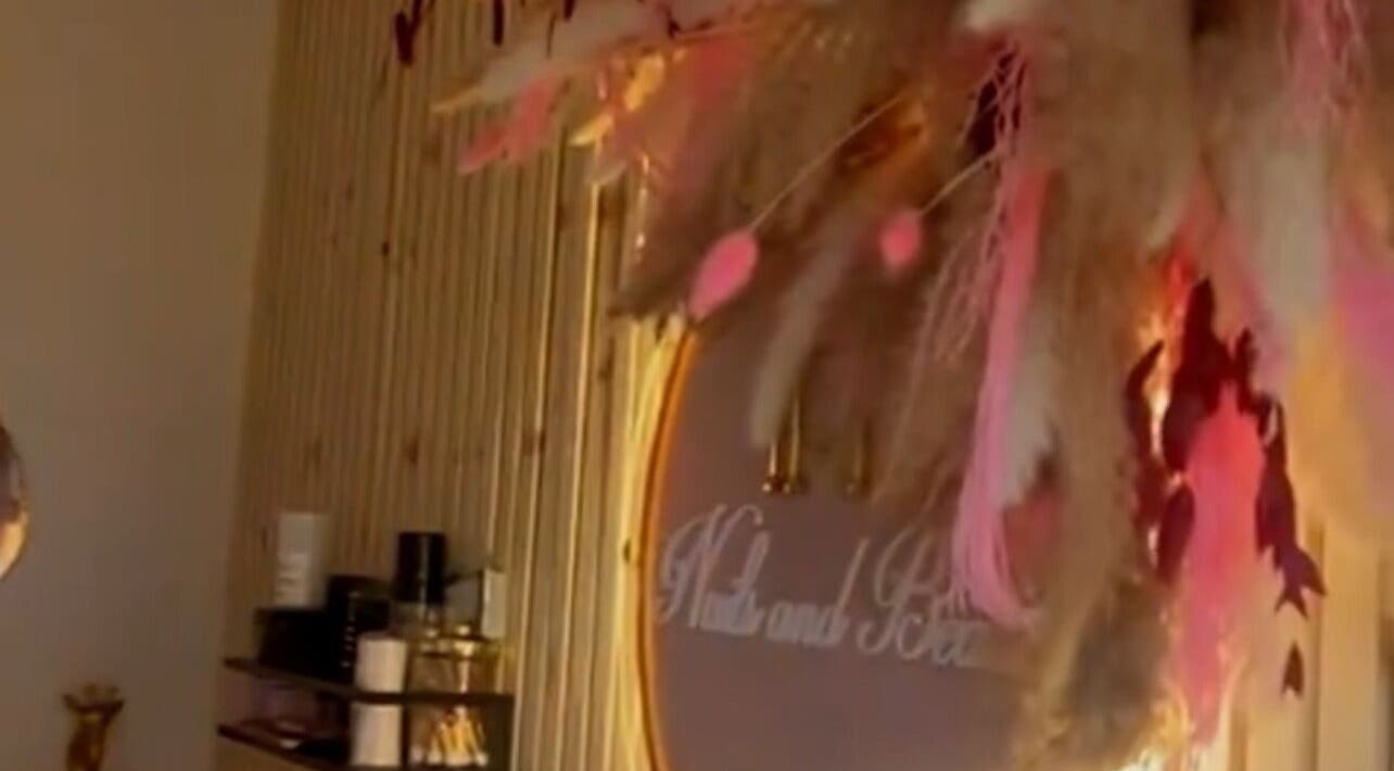 Elegant pampas decor at IRL Nails and Beauty in Leicester, England, GB. Warm ambiance with stylish aesthetics.