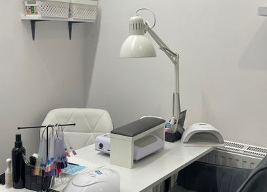 Сучасна станція манікюру в Diana Nails, Лодзь, Войводство Лодзьке, PL.