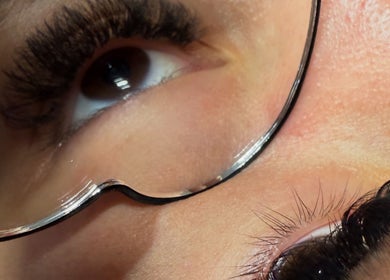 Extension de cils chez LGlam by Lauryn à Vienne, Auvergne-rhône-alpes, FR, révélant des détails exquis.