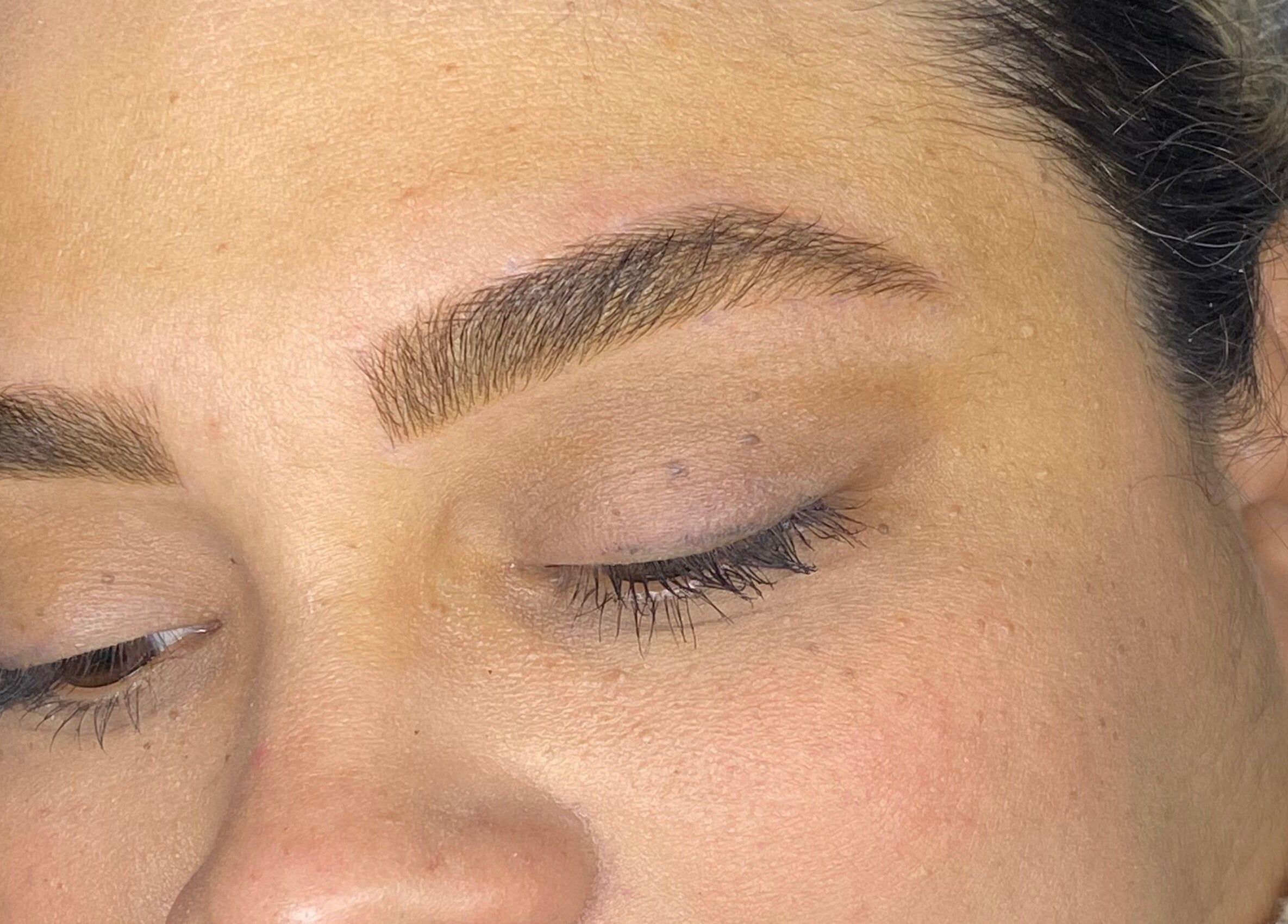 Cejas bien delineadas en Cejas express Rancagua, Rancagua, O'higgins, CL, mostrando tratamiento de belleza.