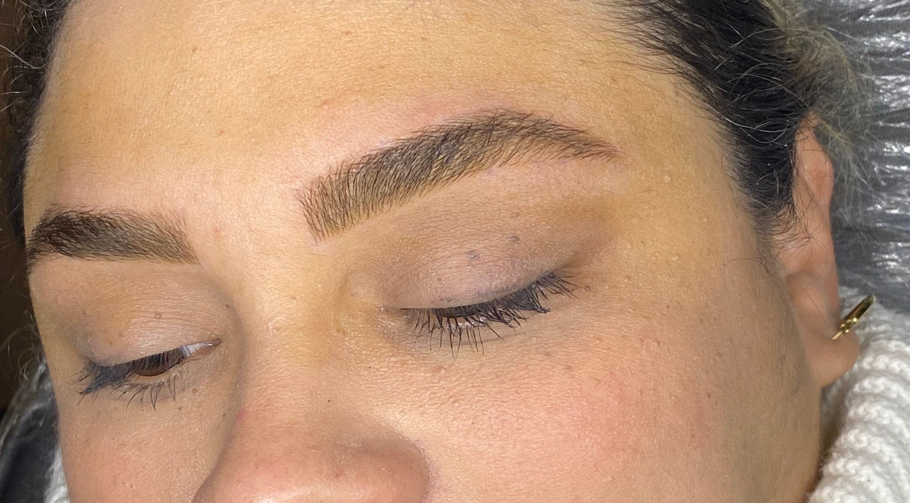 Cejas bien delineadas en Cejas express Rancagua, Rancagua, O'higgins, CL, mostrando tratamiento de belleza.