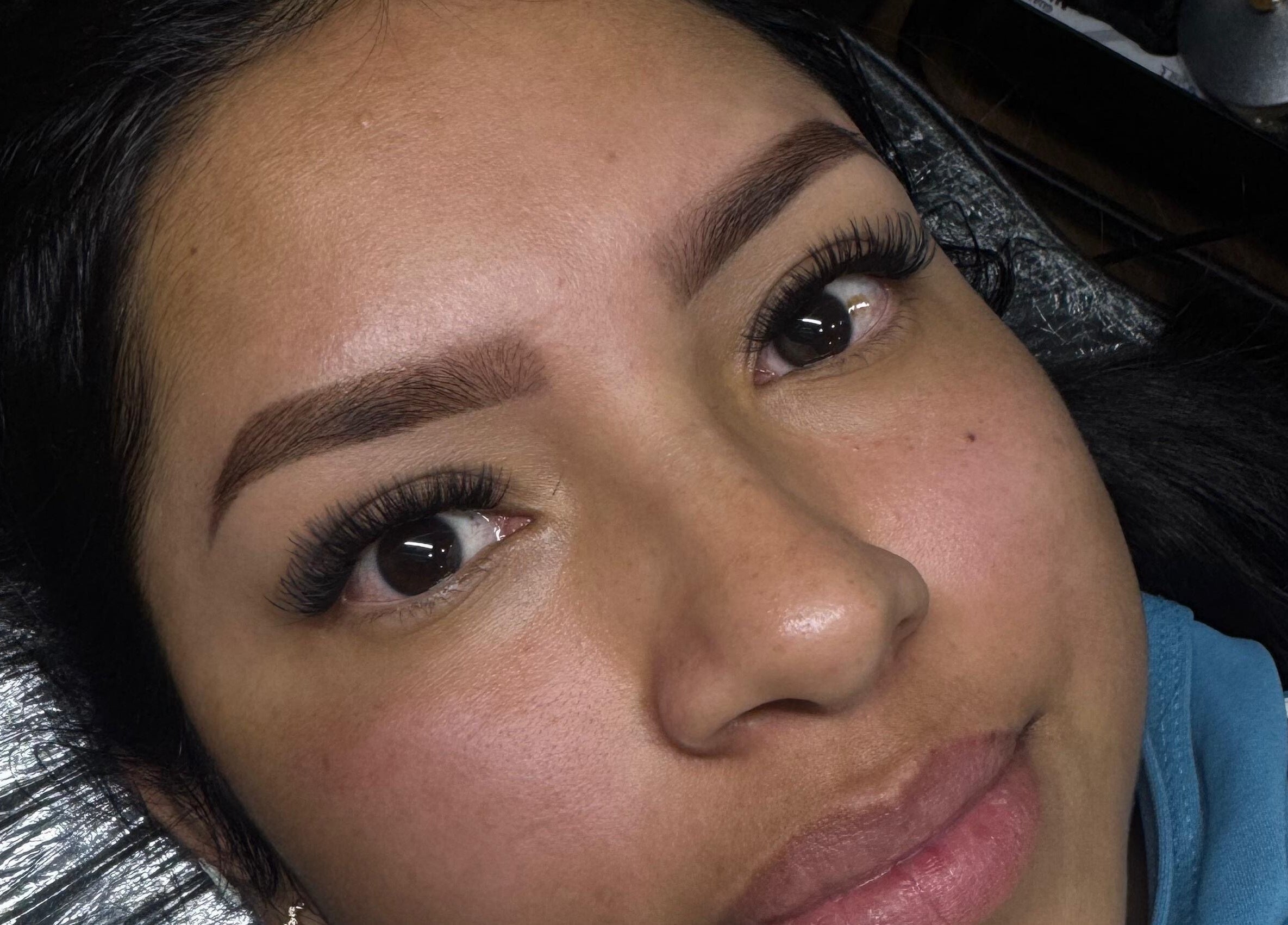 Tratamiento de cejas en Cejas express Rancagua, O'higgins, CL mostrando resultados profesionales.