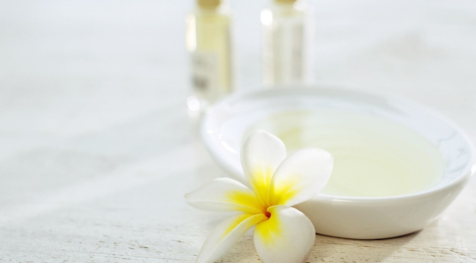 中国足疗按摩，位于美国俄克拉荷马州塔尔萨，提供芳香精油和花卉的宁静氛围。