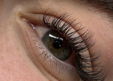 Elegant eyelash extensions at Club Esthetique, Suffolk Park, NSW, AU, showcasing beauty and precision.
