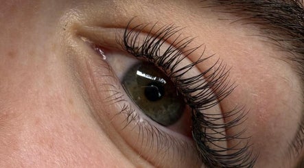 Elegant eyelash extensions at Club Esthetique, Suffolk Park, NSW, AU, showcasing beauty and precision.