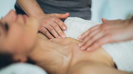 Massage apaisant à Romain Deleau - Massage à domicile, Rouen, Normandie, FR.