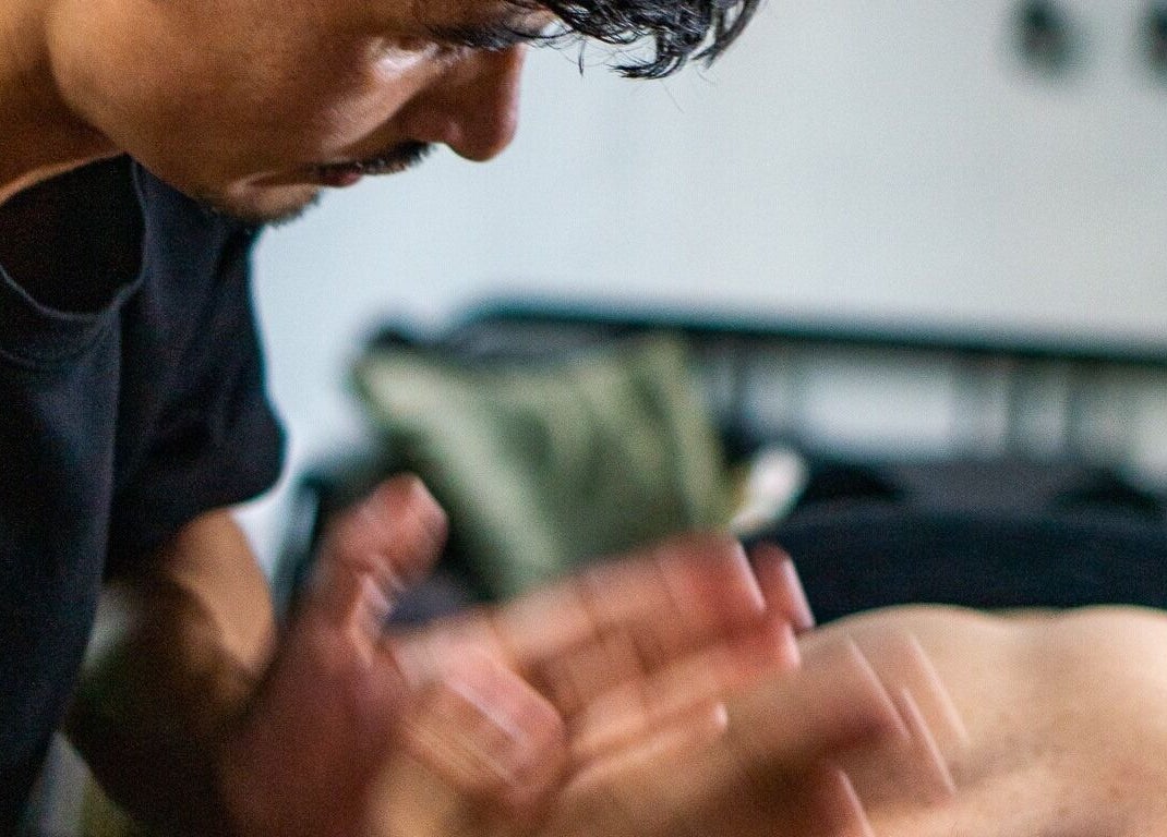 Massage apaisant chez Romain Deleau - Massothérapeute à Rouen, Normandie, FR.