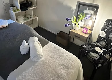 Relaxing massage room at Pam Thai Hand Massage, Taupō, Waikato Region, NZ with cozy bed and elegant decor.