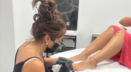 Tratamiento de pedicura en BeautyNails, Valencia, Comunidad Valenciana, ES, con atención profesional y detalle.