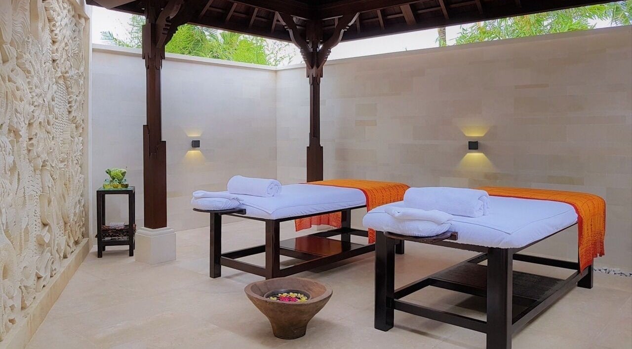 Ontspan in de serene spa van Gens Massage Therapy, Utrecht, Utrecht, NL met comfortabele massagetafels.