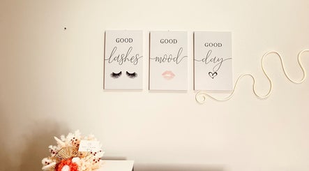 Wall art with positive quotes and floral decor at Sweetie Lash, Moorebank, New South Wales, AU.