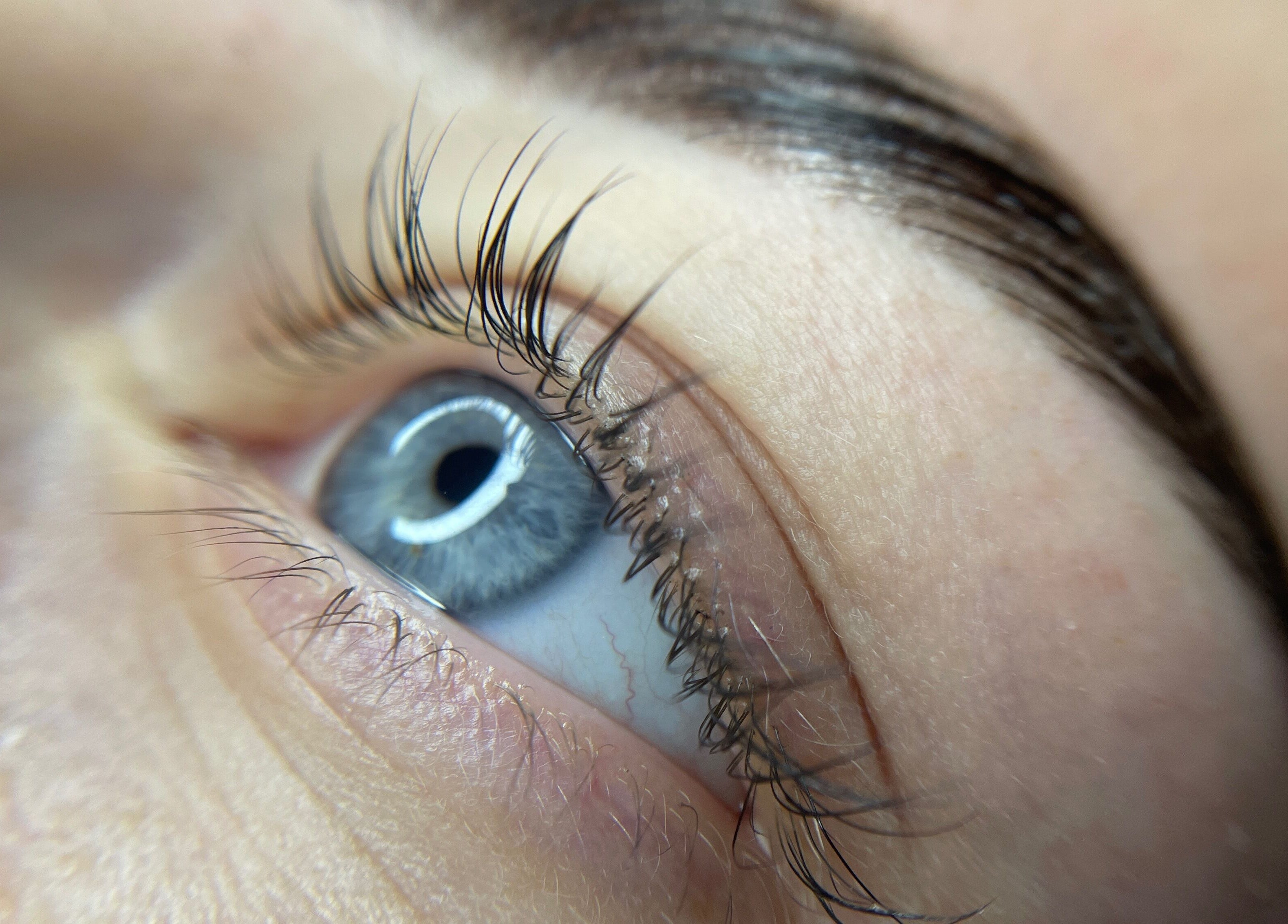 Ochi albastru detaliat la Coky Beauty Salon, Enghien-les-bains, Île-de-france, FR.