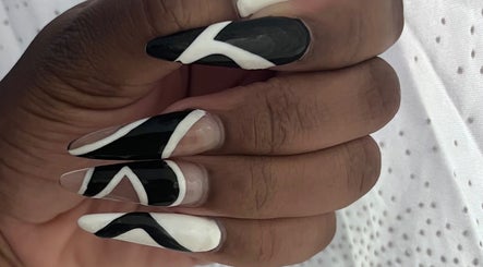 Elegant black and white nail art at Lu_Nailedit, Sheffield, England, GB.