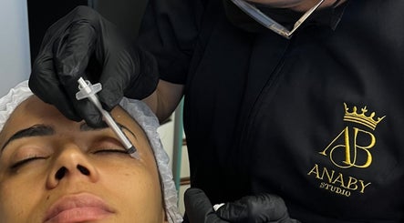 Procedimento estético facial no Anaby, Bahia, Bahia, BR, destacando cuidado e qualidade.