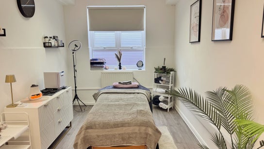 Glow Method Crawley -Facials and Massage Studio