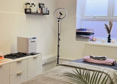 Well-equipped spa room at Glow Method Crawley in Crawley, England, GB. Inviting and serene atmosphere.