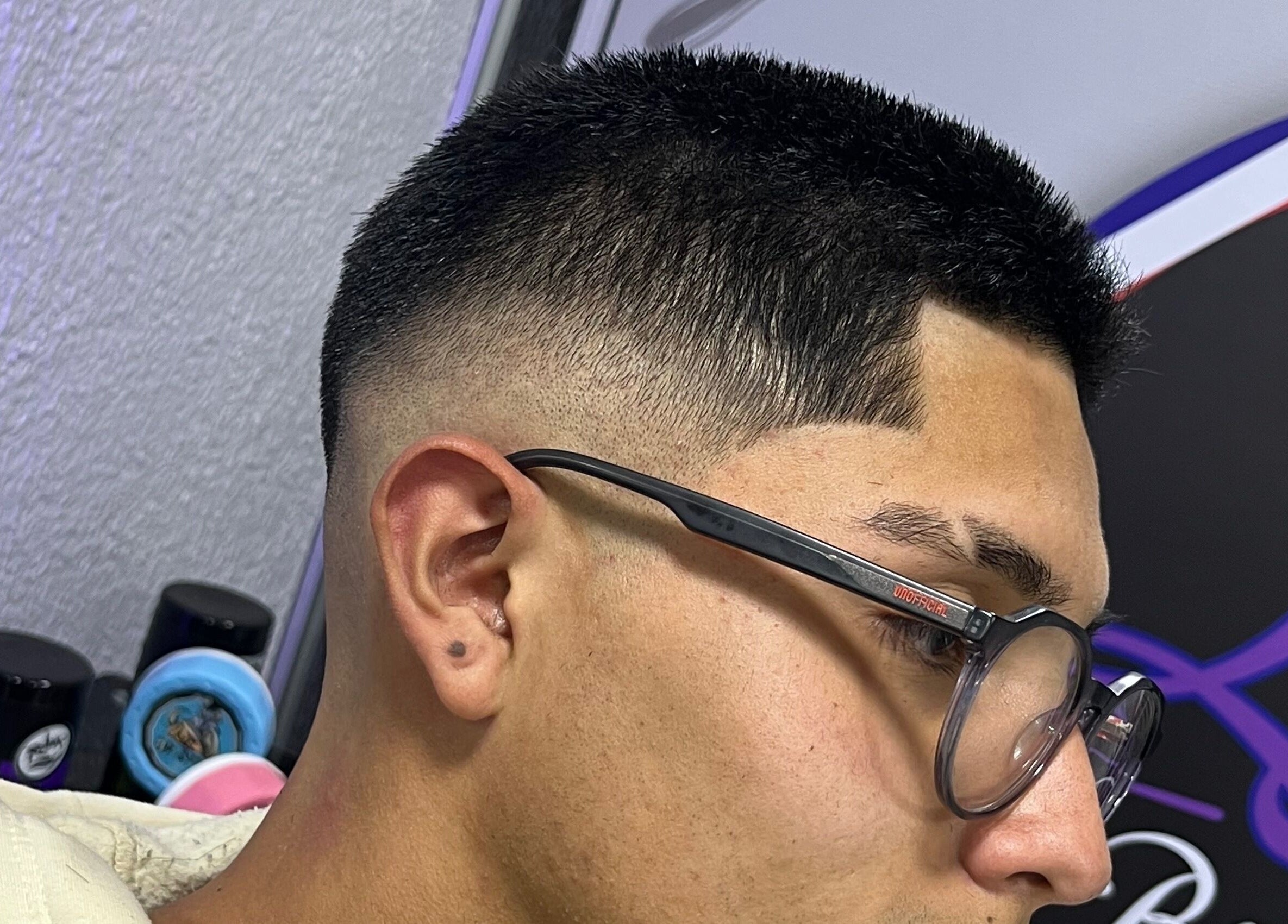 Hombre con corte moderno en Lady Barber💜, Bogotá, D.c., Bogotá, D.c., CO.