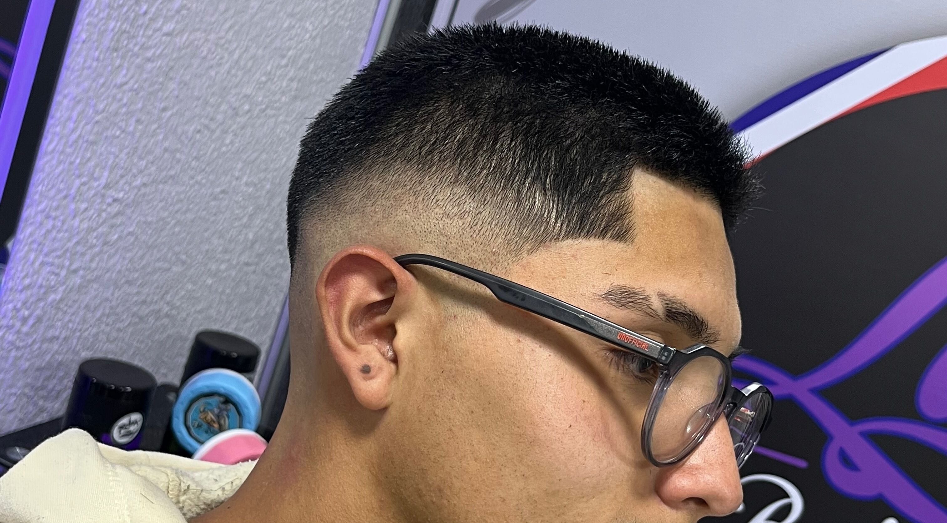 Hombre con corte moderno en Lady Barber💜, Bogotá, D.c., Bogotá, D.c., CO.