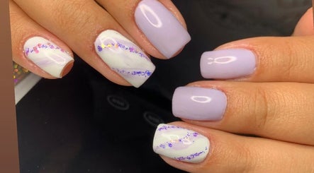 Diseño de uñas pastel con detalles en Babys_Nails_Caracas, Caracas, VE.