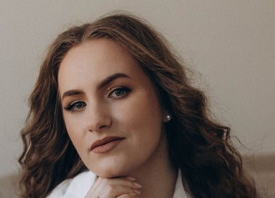 Kobieta z idealnym makijażem w Valerika_Nails__, Legnica, Województwo Dolnośląskie, PL.