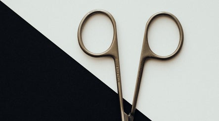 Profesjonalne nożyczki do stylizacji w Valerika Nails, Legnica, Województwo Dolnośląskie, PL.