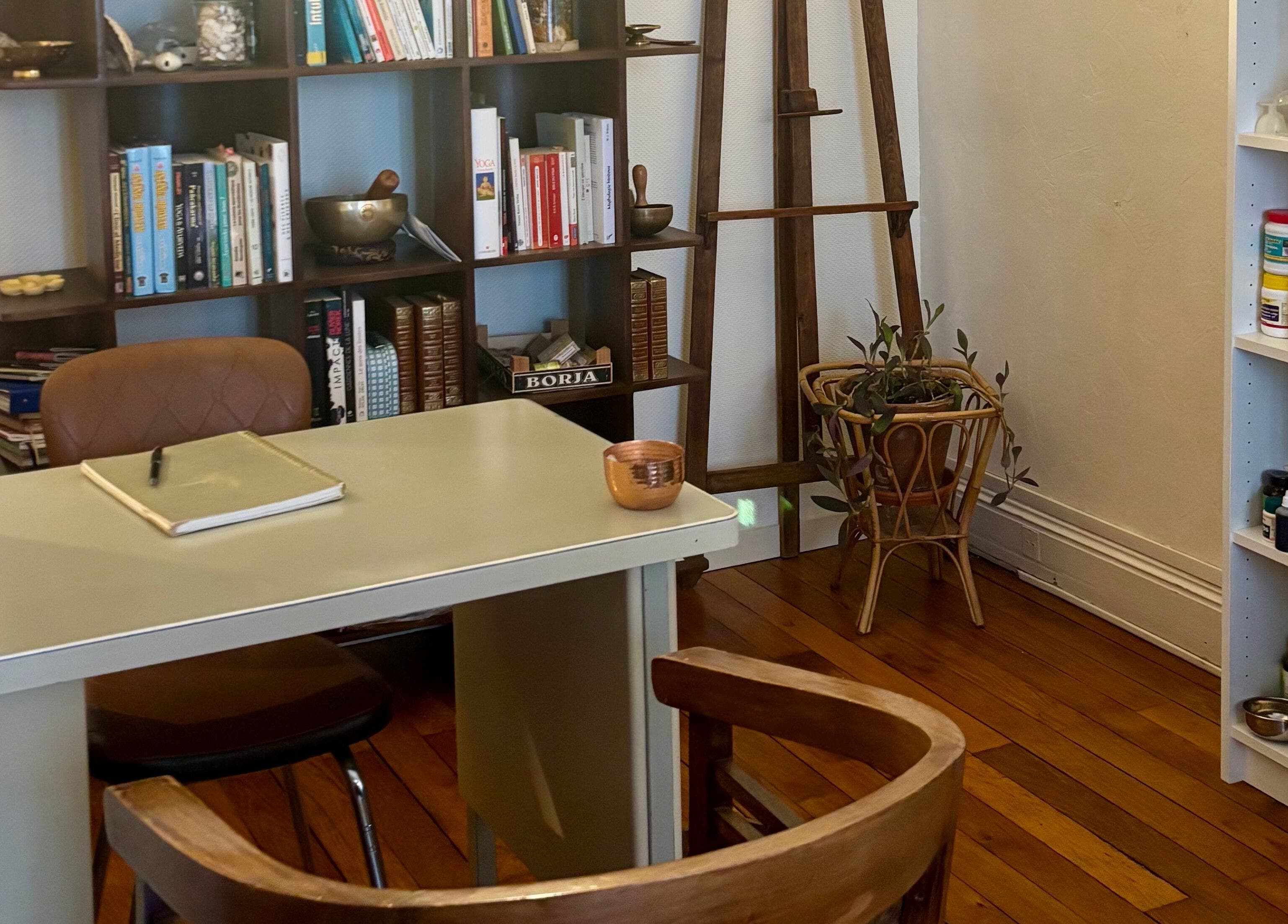 Consultation room at Pranamaya ~ Consultations, Massages & soins ayurvedique par Marine à Lyon, Lyon, Auvergne-rhône-alpes, FR.