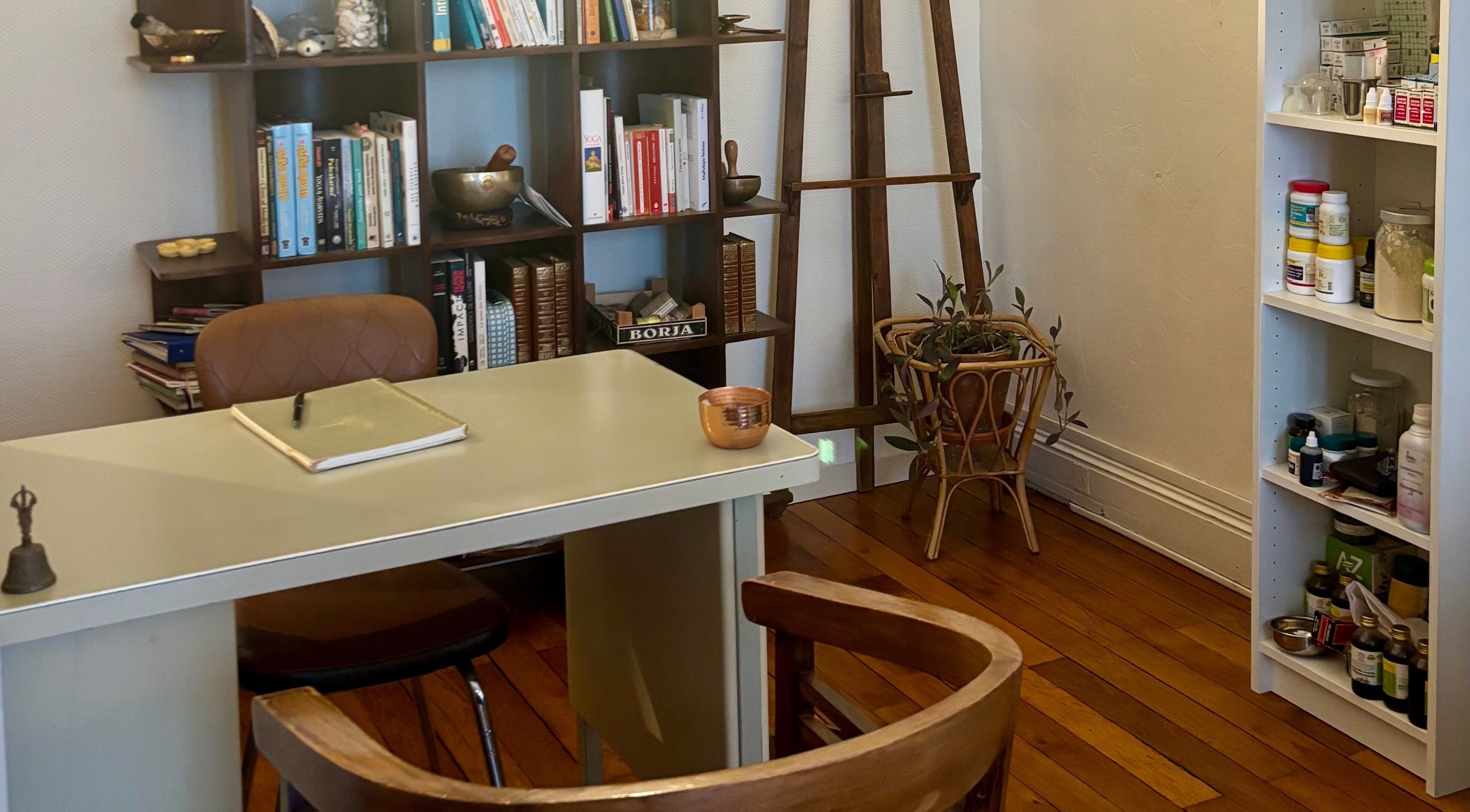 Consultation room at Pranamaya ~ Consultations, Massages & soins ayurvedique par Marine à Lyon, Lyon, Auvergne-rhône-alpes, FR.