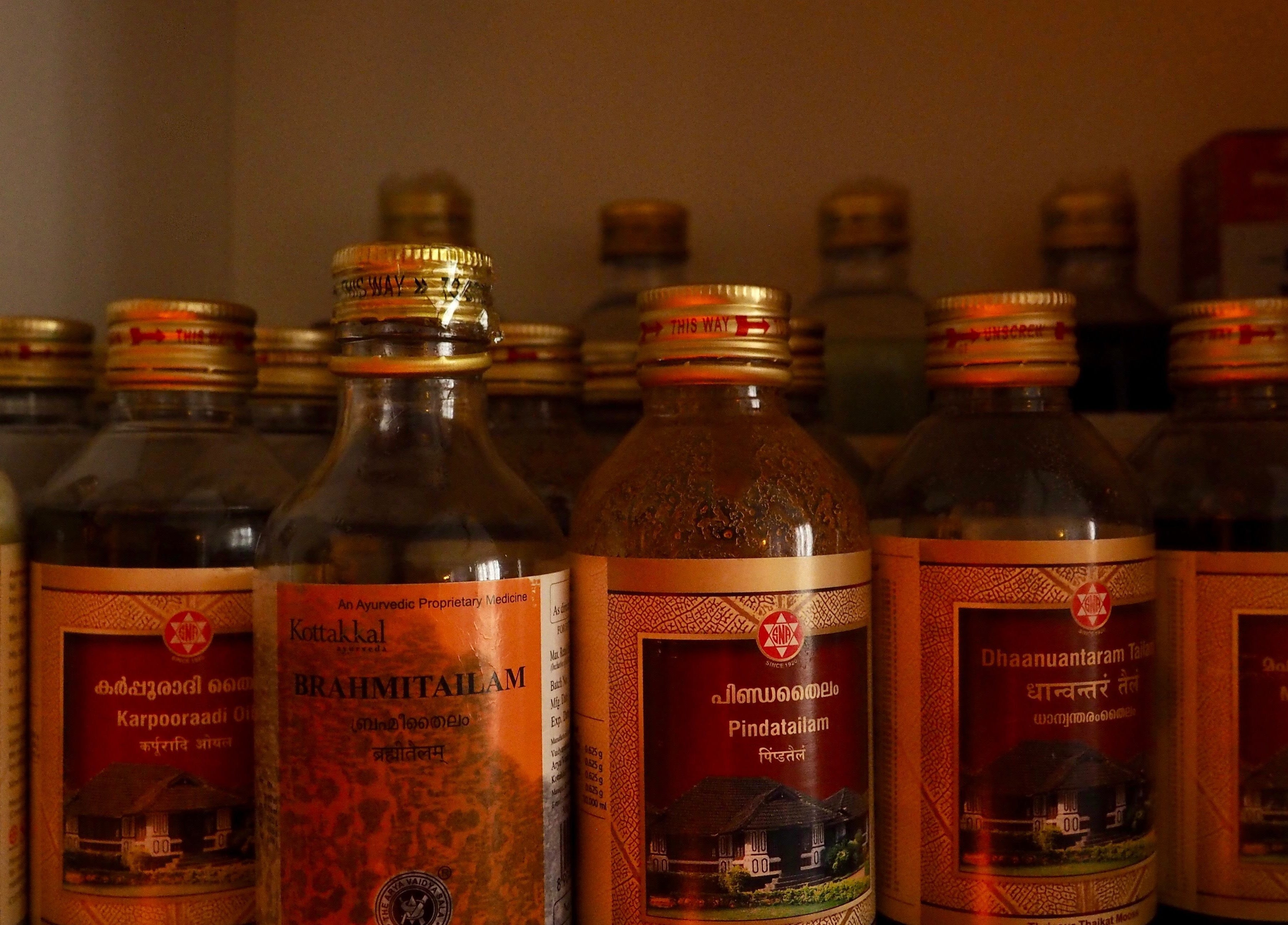 Huiles ayurvédiques chez Pranamaya ~ Consultations, Massages & soins ayurvedique par Marine à Lyon, Auvergne-rhône-alpes, FR.