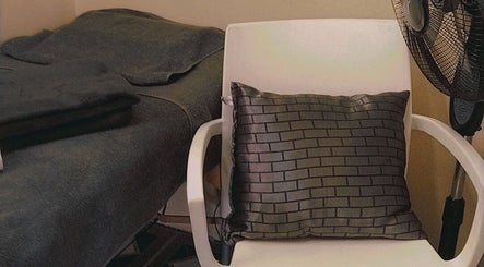 Cozy seating area at Bontlebotse Beauty, Boksburg, Gauteng, ZA, featuring a stylish black cushion.