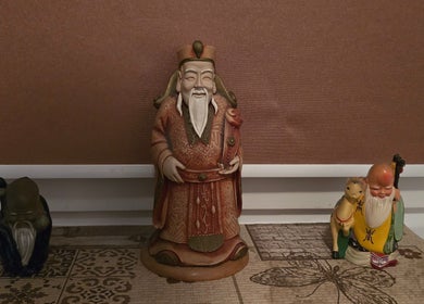 Statuete asiatice expuse la Emil Serban - Yumeiho Adaptat pe Masa (YAM), București, București, RO.