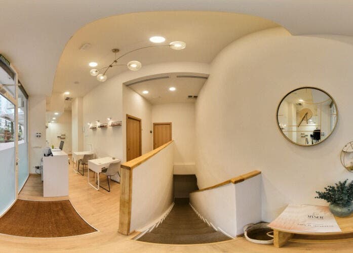 Interior moderno de Joyce Myself en Madrid, Comunidad De Madrid, ES, con decoración minimalista y acogedora.