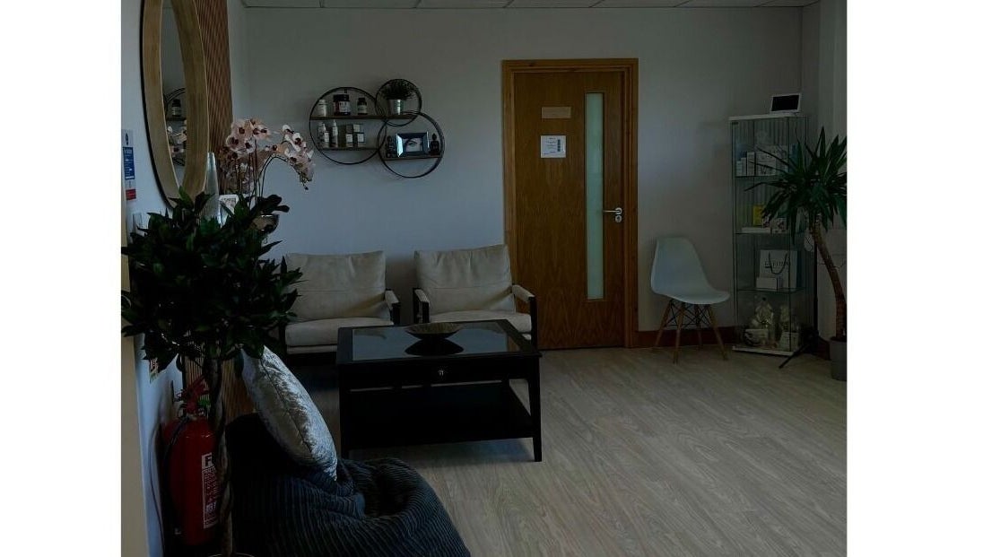 Cozy waiting area in Sledge Sport Therapy, Bristol, England, GB with seating and decor.