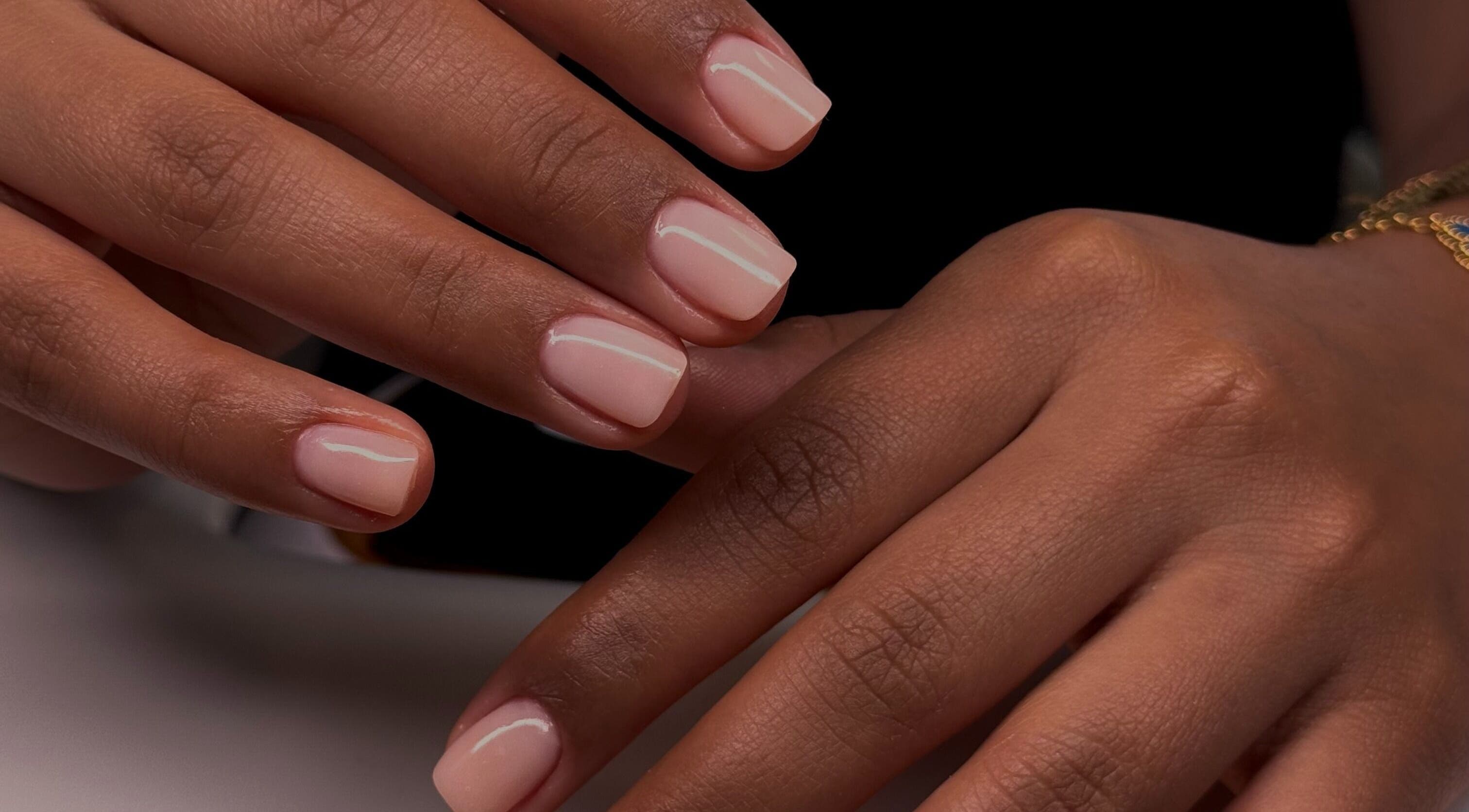 Beautifully manicured nails at Santana Studio, München, Bayern, DE, showcasing delicate nail art.