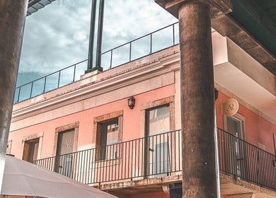 Façade charmante de Allure Royale Beauty à Lisboa, Lisboa, PT, avec colonnes classiques.