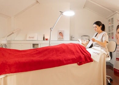 Soin du visage chez Allure Royale Beauty, Lisboa, Lisboa, PT. Ambiance détente et soins professionnels.