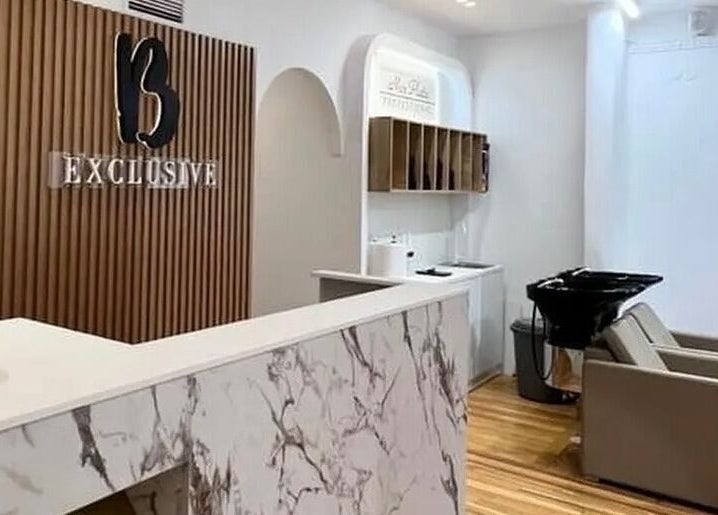 Το κομψό εσωτερικό του B Exclusive στη Θεσσαλονίκη, GR, με πολυτελείς ανέσεις και μοντέρνα διακόσμηση.