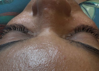 Soin des cils chez Kaïa Studio à Les Abymes, GP, mettant en valeur des cils impeccables.
